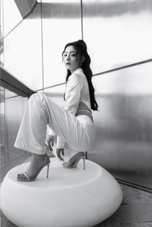 Jieqiong Zhou feet photo 9