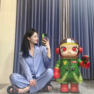 Jieqiong Zhou feet photo 8