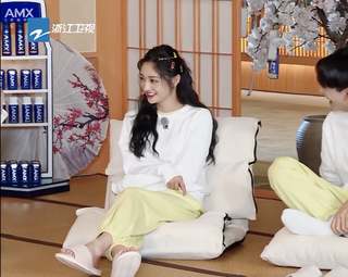 Jieqiong Zhou feet photo 17