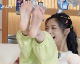 Jieqiong Zhou feet photo 16