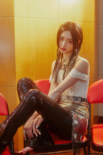 Jieqiong Zhou feet photo 7