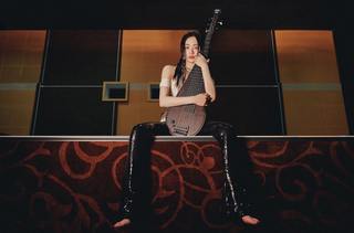Jieqiong Zhou feet photo 5