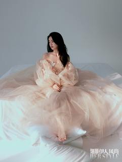 Jieqiong Zhou feet photo 4