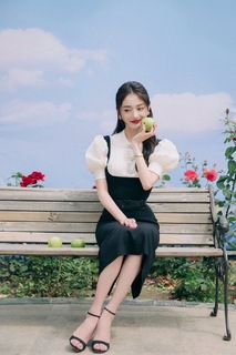 Jieqiong Zhou feet photo 6