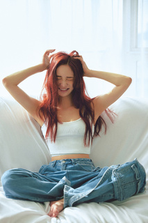 Jieqiong Zhou feet photo 12