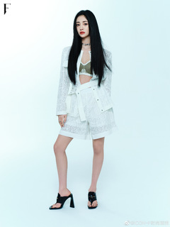 Jieqiong Zhou feet photo 6