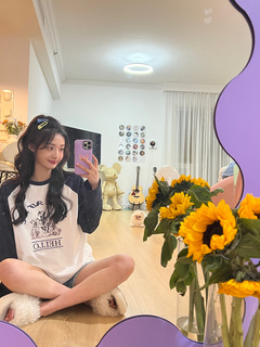 Jieqiong Zhou feet photo 2