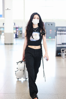 Jieqiong Zhou feet photo 15