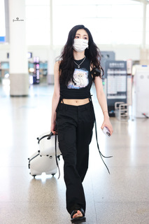 Jieqiong Zhou feet photo 14
