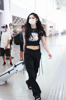 Jieqiong Zhou feet photo 13