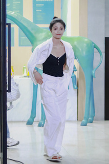 Jieqiong Zhou feet photo 11