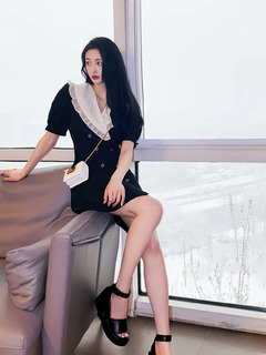 Jieqiong Zhou feet photo 8