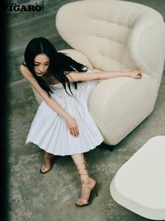 Jieqiong Zhou feet photo 1
