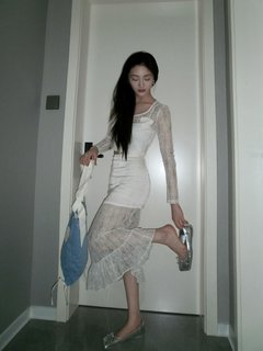 Jieqiong Zhou feet photo 4