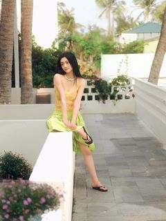 Jieqiong Zhou feet photo 4