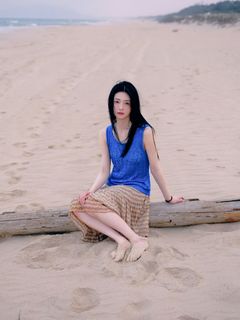 Jieqiong Zhou feet photo 7