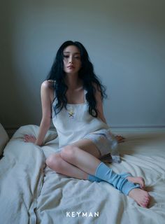 Jieqiong Zhou feet photo 5