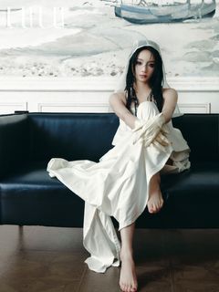Jieqiong Zhou feet photo 11