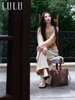 Jieqiong Zhou feet photo 10