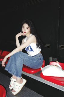 Jieqiong Zhou feet photo 9