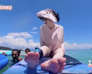 Jieqiong Zhou feet photo 9