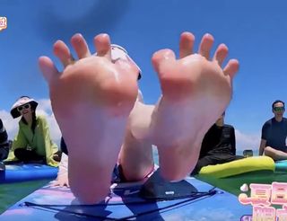 Jieqiong Zhou feet photo 8