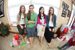 Jill Duggar Dillard feet photo 12