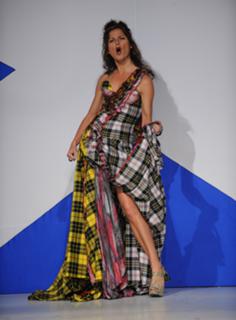 Jill Hennessy feet photo thumbnail