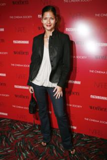 Jill Hennessy feet photo thumbnail