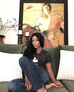 Jill Marie Jones feet photo 2