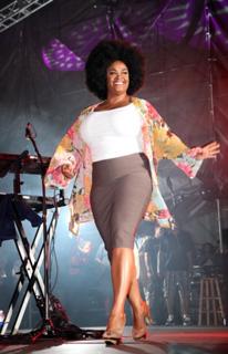 Jill Scott feet photo thumbnail