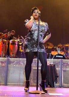 Jill Scott feet photo thumbnail