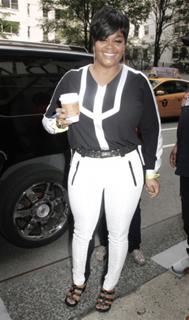 Jill Scott feet photo thumbnail