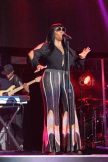 Jill Scott feet photo thumbnail