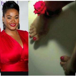 Jill Scott feet photo thumbnail