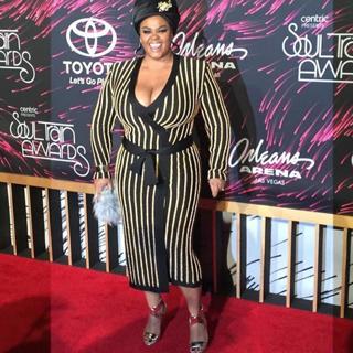 Jill Scott feet photo thumbnail