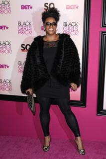 Jill Scott feet photo thumbnail