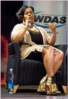 Jill Scott feet photo thumbnail