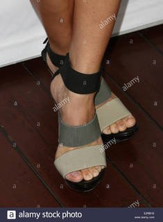Jill Wagner feet photo thumbnail