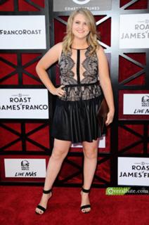Jillian Bell feet photo thumbnail
