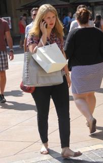 Jillian Bell feet photo thumbnail