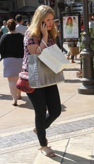 Jillian Bell feet photo thumbnail