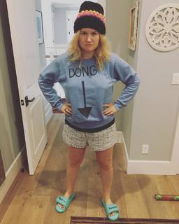 Jillian Bell feet photo thumbnail