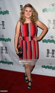 Jillian Bell feet photo thumbnail