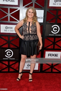 Jillian Bell feet photo thumbnail