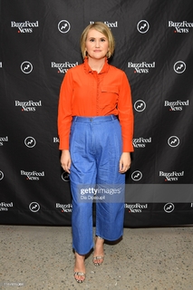 Jillian Bell feet photo thumbnail