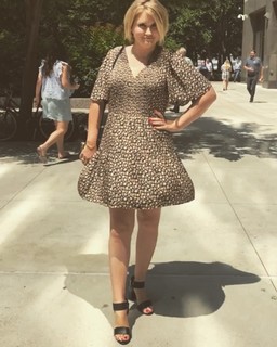 Jillian Bell feet photo thumbnail