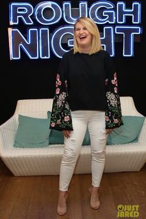 Jillian Bell feet photo thumbnail