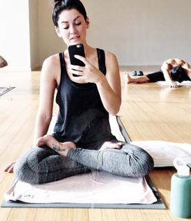 Jillian Harris feet photo thumbnail