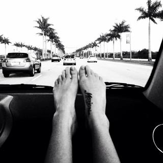 Jillian Harris feet photo thumbnail